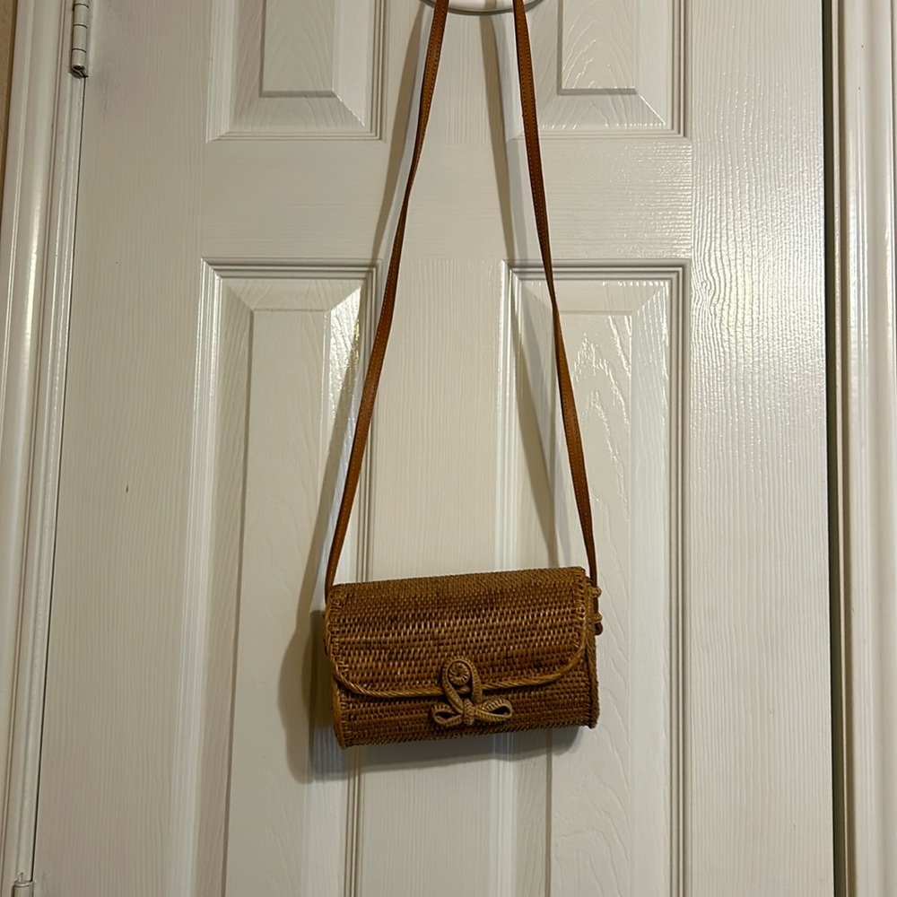 BEACHGOLD Natural Ratten Handbag Made in Indonesian with Leather Strap